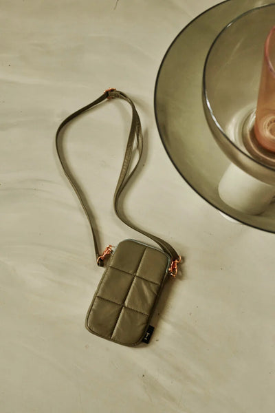 Luce Puffy Phone pouch-Capers