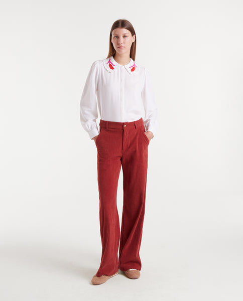 White shirt with tulip embroidery